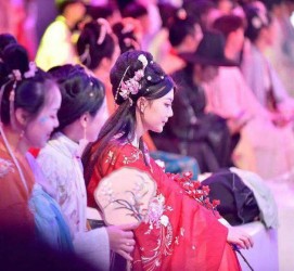 滦南汉服模特兼职(想做汉服模特去哪里找)